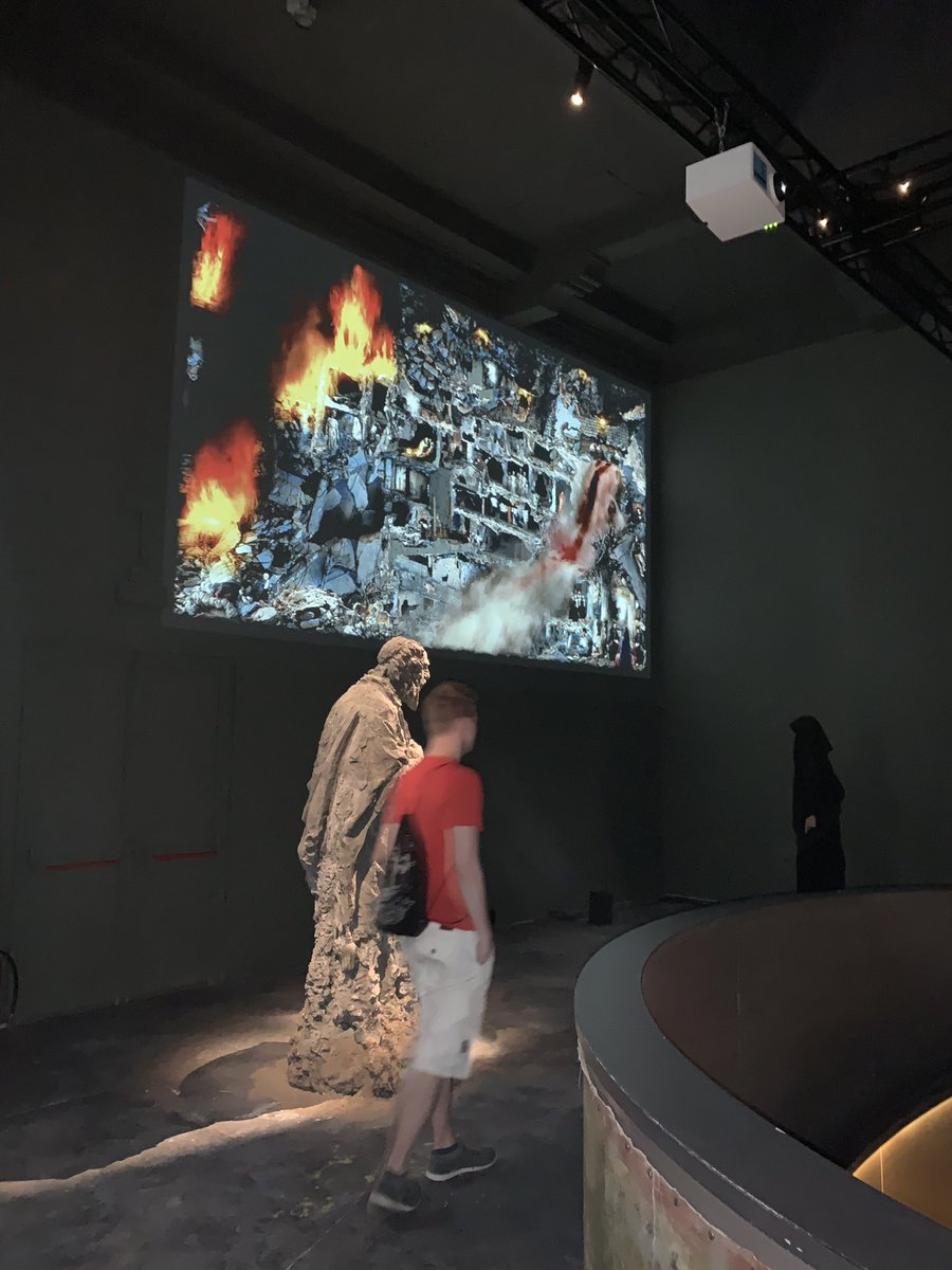 Il Padiglione russo alla #biennale2019 #biennalearte è un tributo all’Ermitage di Alexander Sokurov e Alexander Shishkin-Hokusai