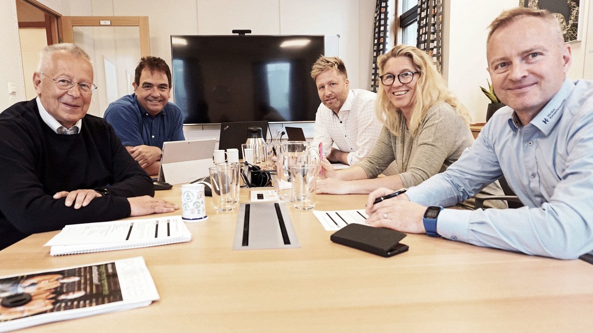 periti4's tweet photo. Industrien er i stadig utvikling og et attraktivt utdanningstilbud blir viktig for rekrutteringen fremover.

Vi er stolte av å kunne bidra til nytt utdanningsprogram i bærekraftig prosessteknikk sammen med @Fagskolen og Industrial Green Tech! https://t.co/yf58p2Ap95 https://t.co/yUtLmmTo3J