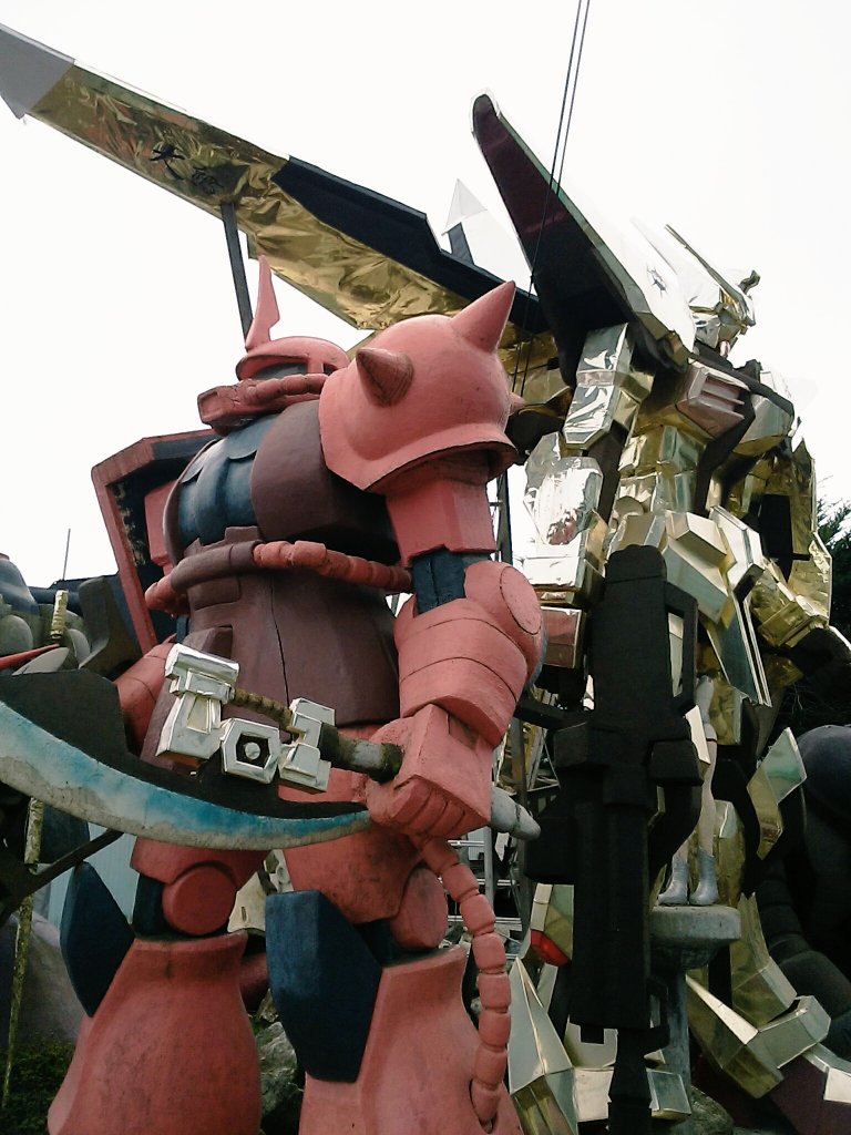 カナへーナ 夏といえば惑星でバーベキュー おいらせ町 ガンダム床屋 スズキ理容 さん 誘うようにガンダムヘッドのカラオケboxが開いていて 星の鼓動が聞こえそうな天井にこころが揺れました 製作中の暁ガンダム 大鷲 は