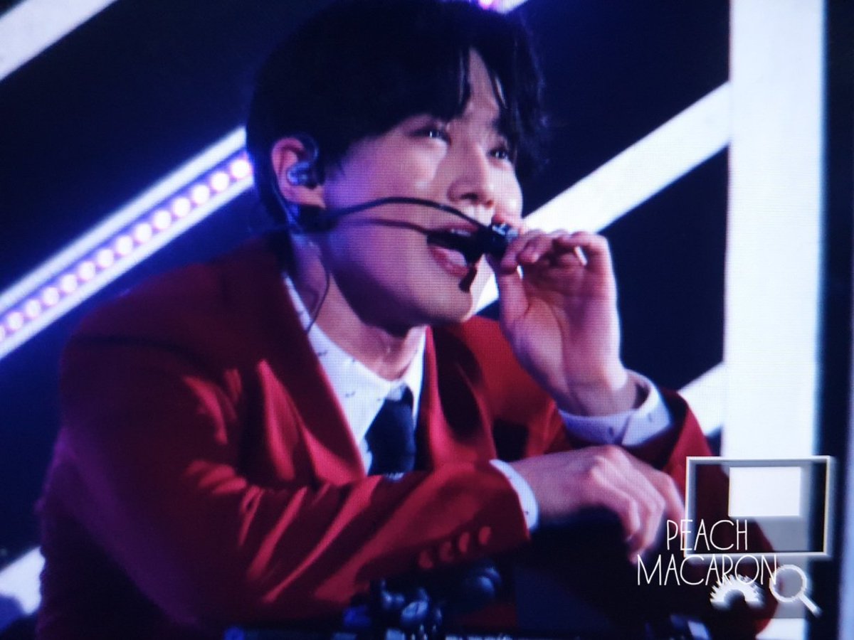 peachmacaron522's tweet photo. 190721 Exploration #SUHO #준면 #수호
당근파는 애기토끼같구나💕 https://t.co/5cm0DE2yWU