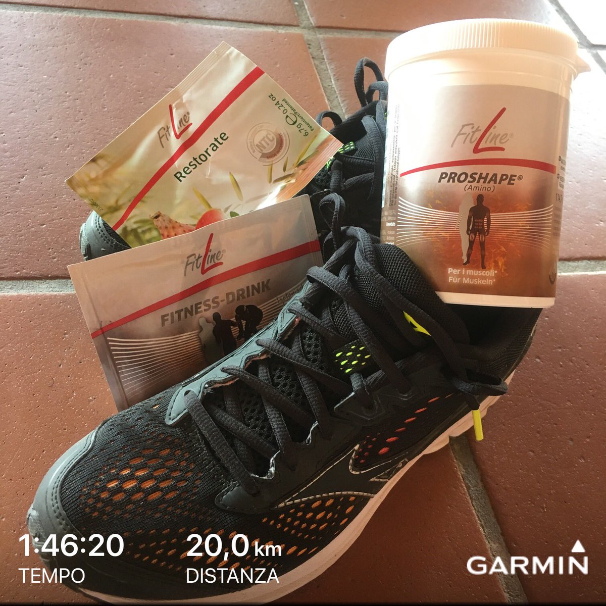 luuurensa's tweet photo. ragazzi, che caldo questa mattina; ma ho i miei alleati #fitline per affrontare al meglio l’allenamento con questo caldo:
#fitnessdrink pre e durante;
#proshapeamino 
#restorate per il recupero 

#runningmommy 🏃‍♀️❣️ https://t.co/j99lWiwci3