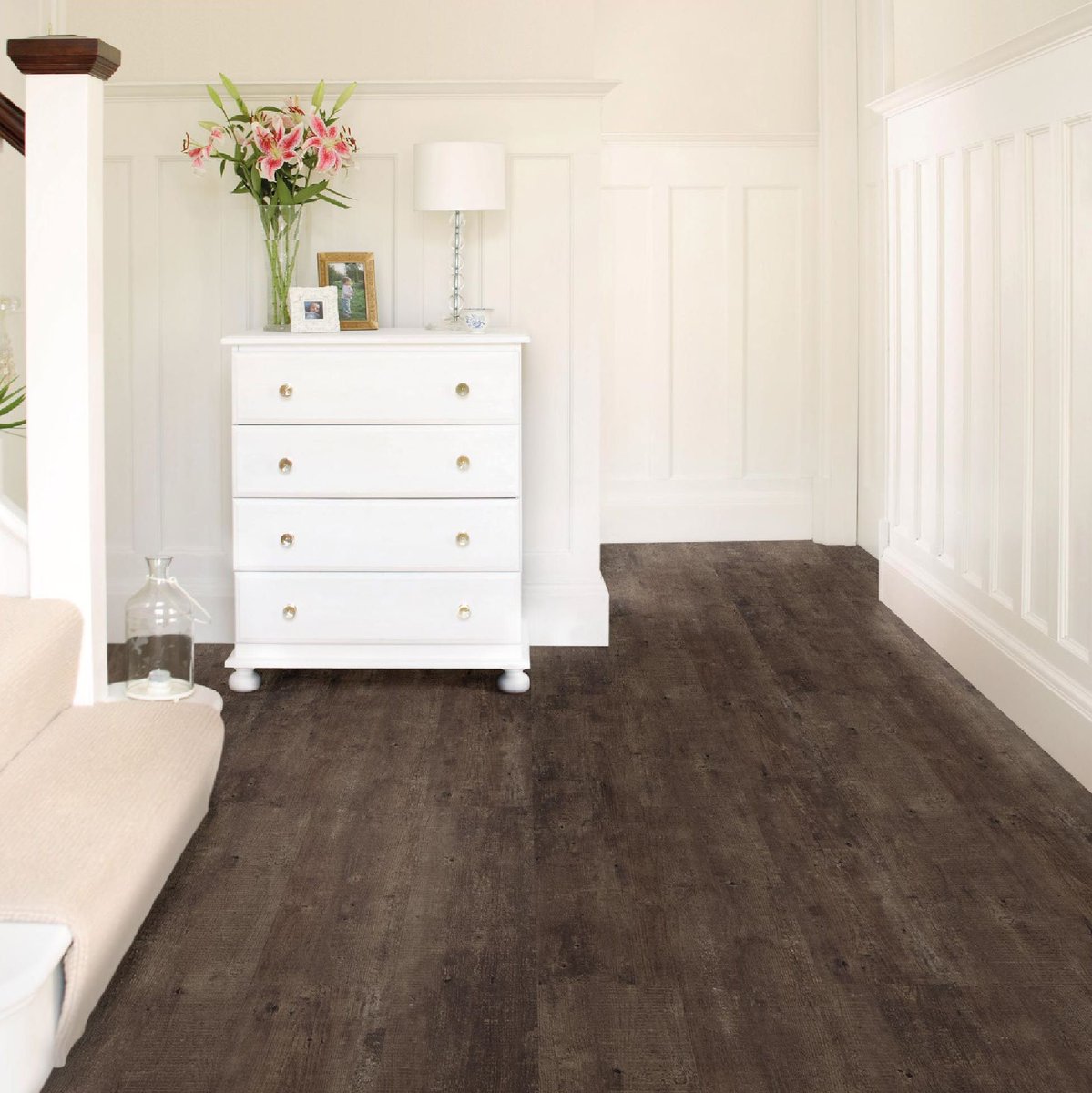 STSFlooring's tweet image. With our #Aura #luxuryvinyltile range, you have access to all of our great colours and styles. 

The strong #deeptones and rich texture of 'Colonial Oak' will invoke a sense of #history and tradition, and give your home a cosy feel. 

Find out more here &amp;gt; bit.ly/2rJJYis