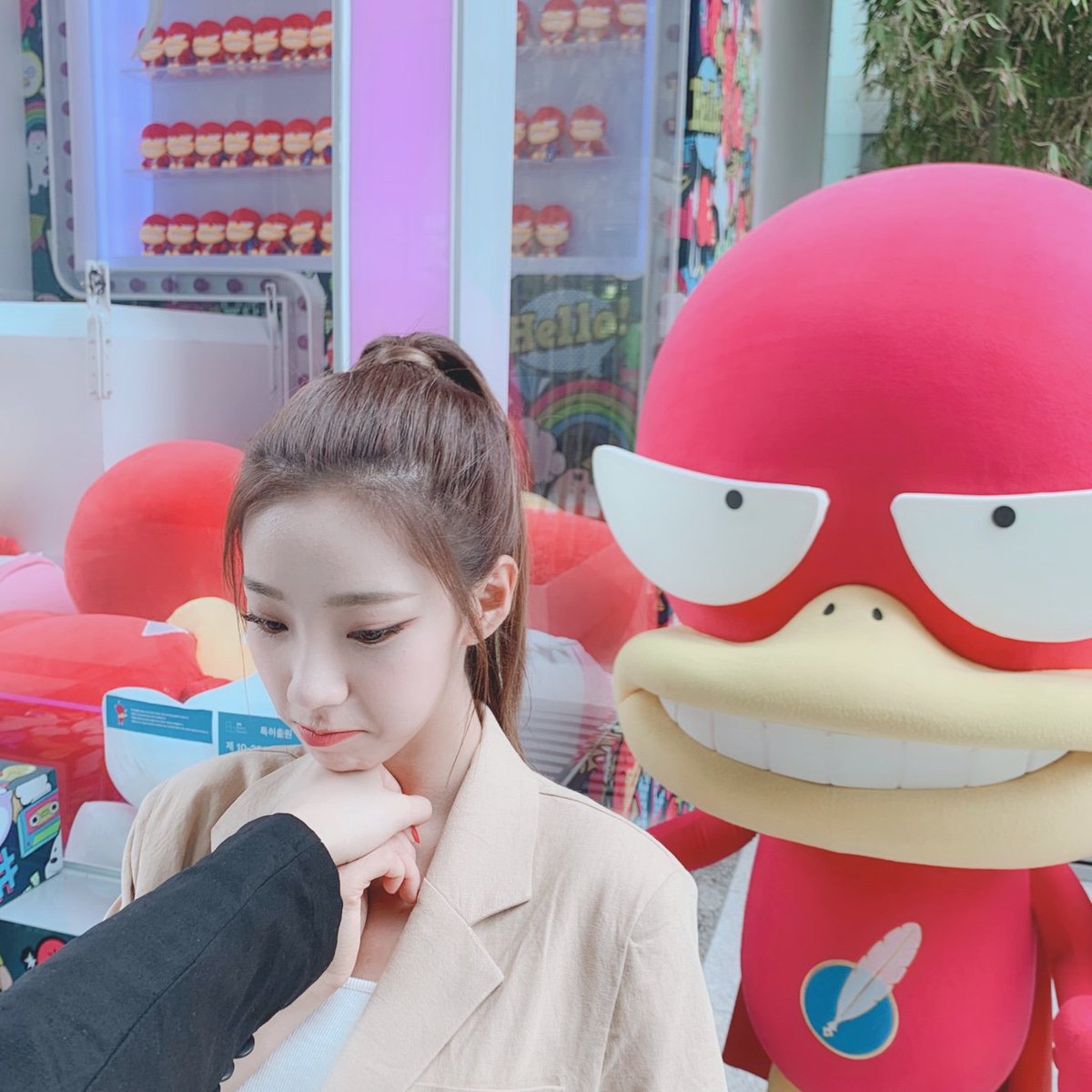 [#우주소녀 #여름]
우정 맛저!!!🥰   #누구손이게