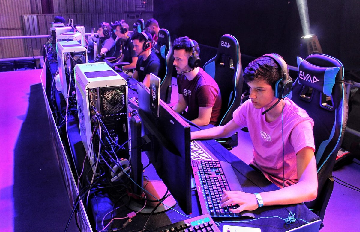 #Fortnite

¡Vamos con unas fotos de este gran grupo 3! 📸

Estamos viendo nivel del bueno esta mañana, y eso que solo acabamos de empezar. 😋

¡En nada seguimos con más partidazas! ⬇️
twitch.tv/connecttoplay 

#CTP2019