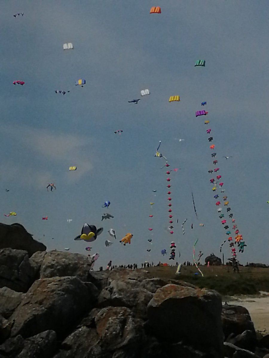 davmorvan's tweet photo. En direct de #porpoder au festival #esti_vent avec #lePateHénaff
#Bretagne
#Finistère https://t.co/OaF0AZ3XQP