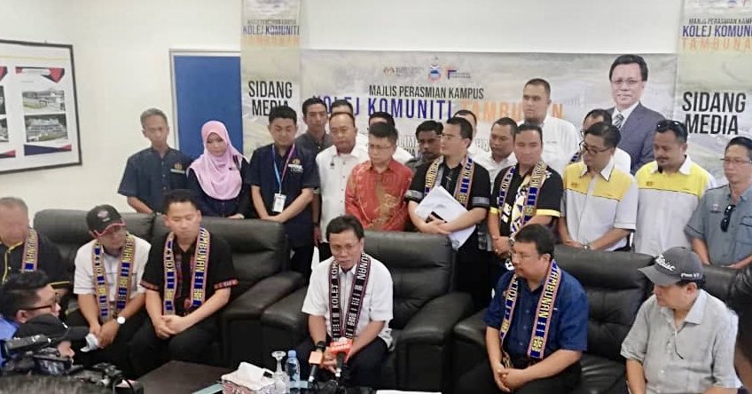 Sulaiman_Ismail's tweet photo. Majlis Perasmian Kolej Komuniti Tambunan Sabah oleh YAB Ketua Menteri Sabah. Satu lagi kejayaan JKR Malaysia selaku agensi pelaksana projek2 Persekutuan. Terima kasih kpd Kementerian Pendidikan selaku penganjur.@kpkrjkr @ZAzidin @massie6208 @AdminPpk2 @CKP_JKR @PSUPSABAH https://t.co/t26NwpLPFL