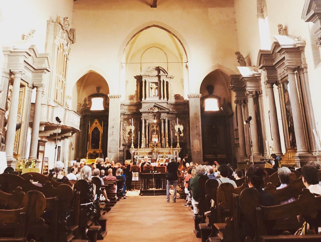 CortonaMix's tweet photo. Quanta musica al #cortonamix19! 🎵 Ecco un assaggio dal "menù" musicale di ieri, con le prove dell'Orchestra Multietnica di Arezzo che vi aspetta oggi alle 21.15 in Piazza Signorelli. Chiudiamo alla grande l'ultimo giorno del Cortona Mix Festival! https://t.co/wU1RpdNP35