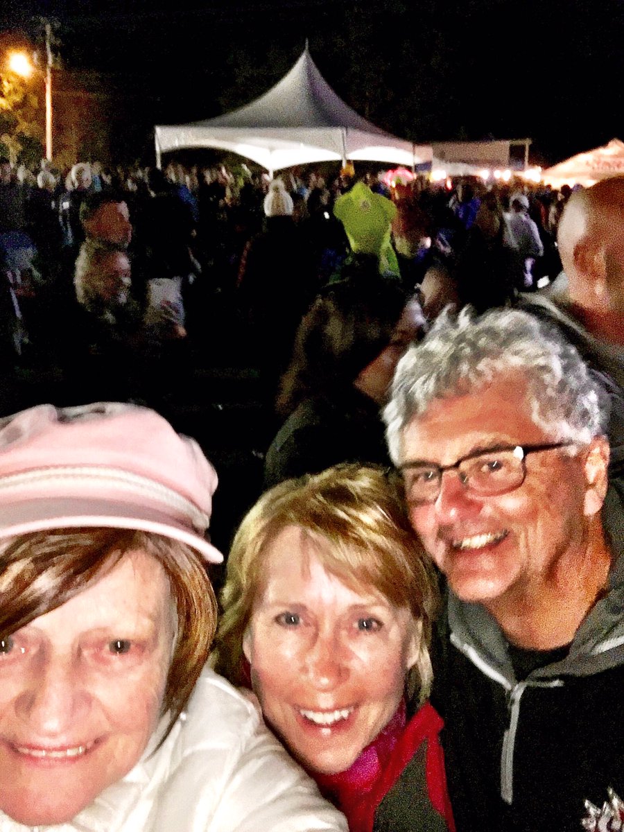 Aschoonerinn's tweet photo. It s a Saturday night and we re feelin’ ’ alright ....
#GuestsInn
#SquidFest
#BeachParty https://t.co/MMfrQyvx6r