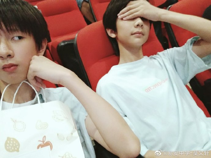 yianschool's tweet photo. Jiahao he was tired and fell asleep. 

#易安中学 #莫文轩 #YiAnMiddleSchool #MoWenxuan https://t.co/DKUnxGmDHj