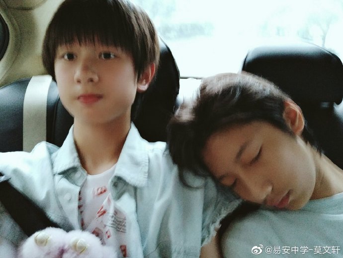 yianschool's tweet photo. Jiahao he was tired and fell asleep. 

#易安中学 #莫文轩 #YiAnMiddleSchool #MoWenxuan https://t.co/DKUnxGmDHj