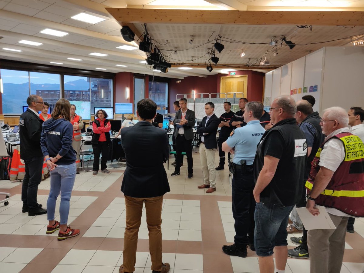 Préfet de la Savoie 🇫🇷 (@prefet73) on Twitter photo #EtapeduTour l 🚲 Plus de 16000 cyclistes amateurs se sont élancés ce matin d’Albertville direction Val Thorens. 🚒🚑🚓 Gendarmes, policiers, pompiers, samu, croix rouge... Plus de 250 personnes sont mobilisées toute la journée pour assurer la #sécurité de <a href="/letapedutour/">L'Étape du Tour de France</a> #EtapeduTour l 🚲 Plus de 16000 cyclistes amateurs se sont élancés ce matin d’Albertville direction Val Thorens. 🚒🚑🚓 Gendarmes, policiers, pompiers, samu, croix rouge... Plus de 250 personnes sont mobilisées toute la journée pour assurer la #sécurité de <a href="/letapedutour/">L'Étape du Tour de France</a>