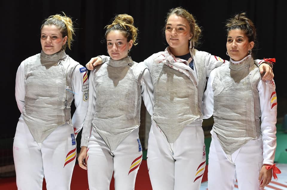 rfeesgrima's tweet photo. #Esgrima 🤺

📣El equipo de florete femenino ha vencido en T32 a China Teipei 45/28. Ya en T16 no pudo con Rusia y cayó por 45/37 en el Campeonato del Mundo.   

Próximo Asalto T9/16⬇
 España 🇪🇸 Vs China 🇨🇳 (12:30 - Pista 19)
📌https://t.co/XGfKy5qm2t
🎥https://t.co/BqaHnu5hA6 https://t.co/nT69bOFURw