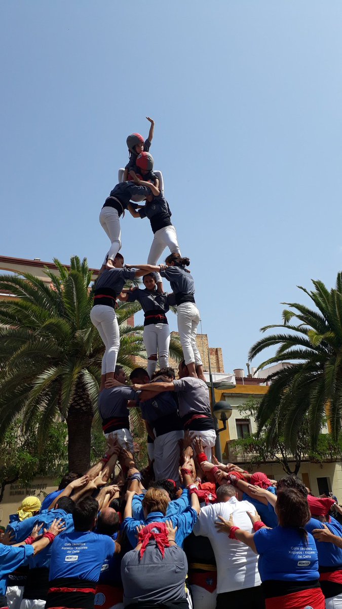 BlauDelta's tweet photo. ▶️ #DiadaEbrenca ◀️ 1a ronda
#Blaudelta 3d6a
@CastLesRoquetes 3d6a
#castellers #castelleres #terresdelebre @ajlarapita https://t.co/V4SODfDem7