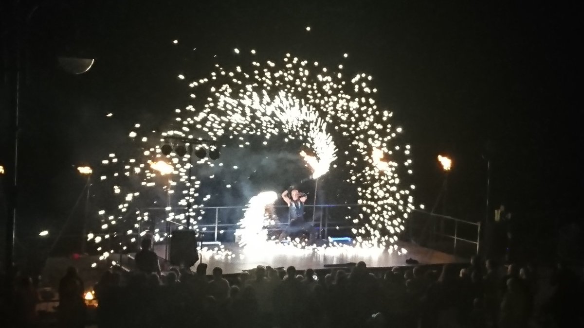 Han___W's tweet photo. Great work @VOGCouncil for a brilliant #IsleofFire. Fantastic to see the community out in force enjoying this ♥ https://t.co/0i97aLPSKf