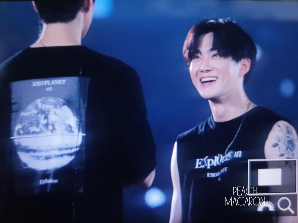 peachmacaron522's tweet photo. 190721 Exploration #SUHO #준면 #수호
세훈이랑 무슨이야기를 이렇게 예뿌게 했을까? https://t.co/ZE09gjmjjJ