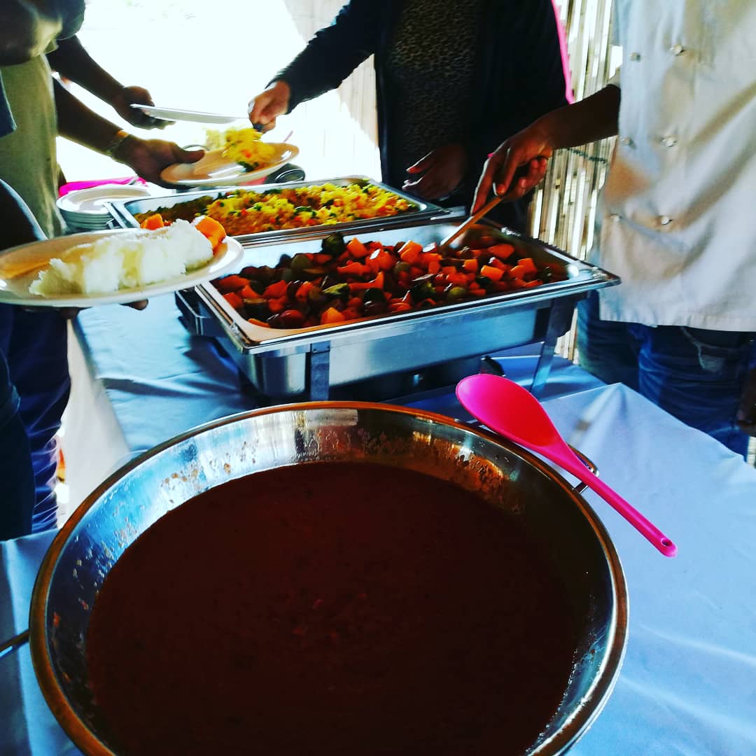 PlatesandScales's tweet photo. Day 3 lunch, we went for more of a Sunday lunch feel with some Grilled chicken and Roasted Vegetable on the menu.
#WearePlatesandScales
#FoodIsOurPassion
#ProductionCatering
Enquiries :0714592783 https://t.co/0AFxu3zSus