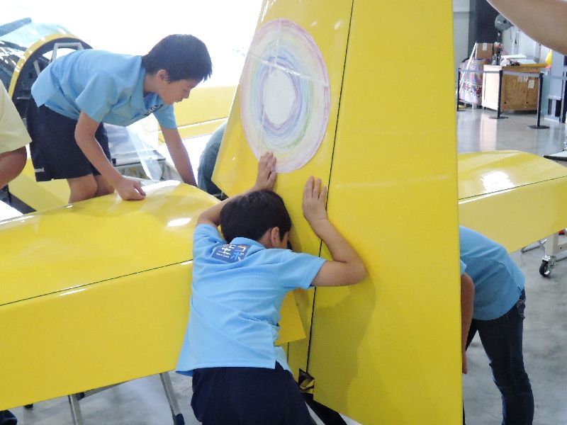 PATHFINDER__JP's tweet photo. 【小学3・4年コース】
どうすれば紙飛行機が真っ直ぐ飛ぶか、前回研究を重ねた空ラボ生のみんな。今回は長く飛ばす方法を研究しました。
また、曲技飛行専用機の組立も目標であることから、午後は組立体験もおこないました。
#Soralab #PATHFINDER https://t.co/PAkrYSP0ky
