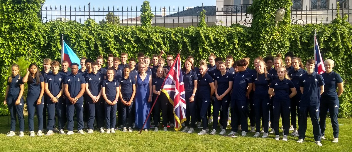 RobinsGrant's tweet image. Hosted by the UK ambassador @TeamGB looked smart and enjoyed their evening. The @britishswimming swimmers then work up to this today! Exciting times ahead for these 16 #futureperformancepotential #enjoythejourney #oadf