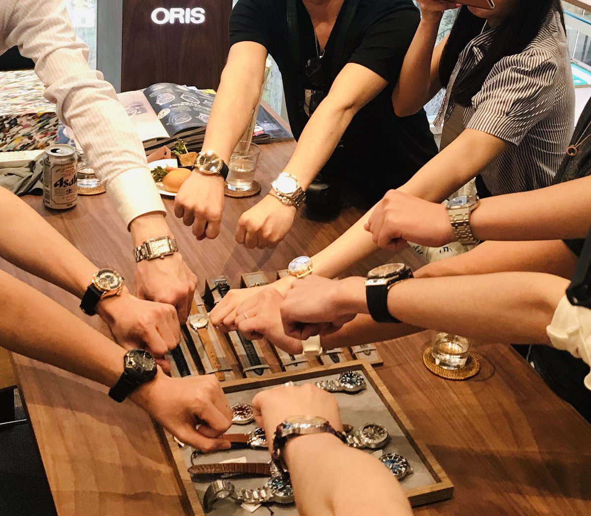 Oris_Japan's tweet photo. 愛用時計を持ち寄って腕時計を語り合う⌚︎第1回オリス ソーシャルクラブ開催しました!見たことない時計がいっぱい🙌#cwye #myoris #orisginza https://t.co/csUy1Ocoqv