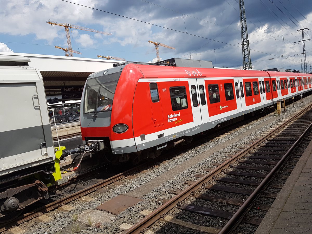 Bahnblogstelle's tweet photo. #Nürnberg Hauptbahnhof: Ein Münchner #SBahn-Triebzug der Baureihe #ET423 auf #Überführungsfahrt https://t.co/qe0Lgsvlz5