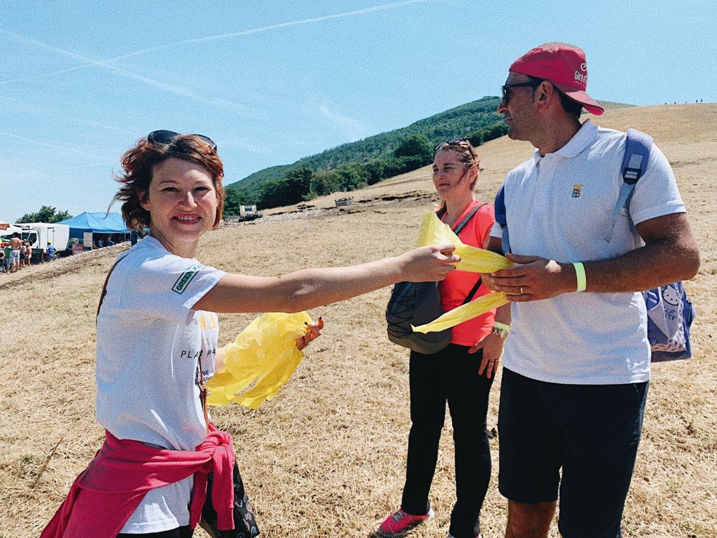 L’impegno di Marco per la campagna #PlanetOrPlastic continua anche sul Monte Cucco per la terza data del #FuoriAtlanticoTour. 
Staff