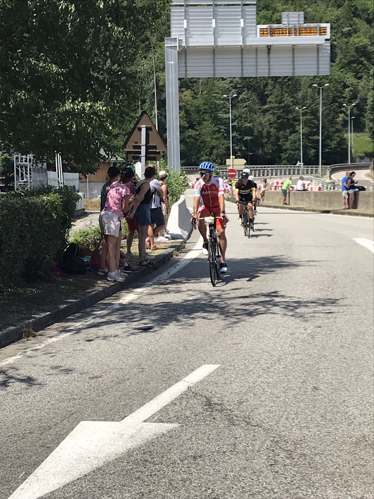 [L’étape du Tour 🚴‍♂️] Go Go Go ! Une partie de l’équipe Adecco vient de passer à Moutiers après déjà 4 heures d’étape !  #lEtapeduTour #EnRouteVerslEmploi