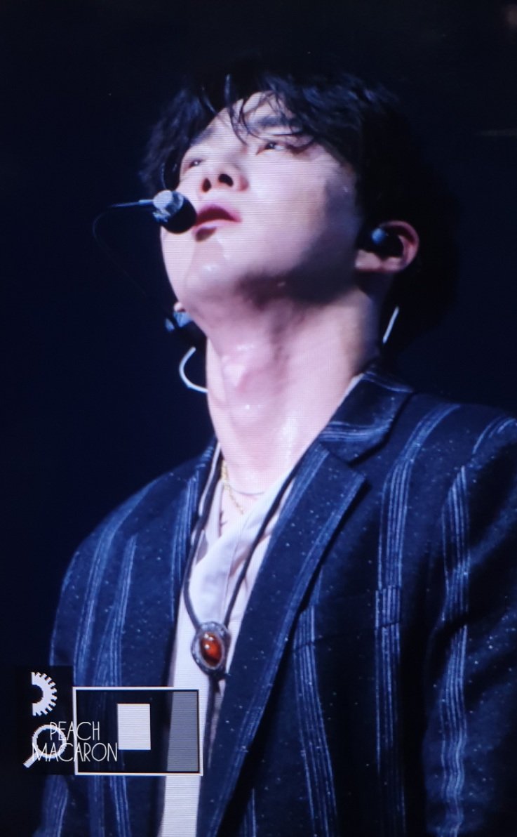 peachmacaron522's tweet photo. 190721 #EXplOrationinSeoulDay3 #수호 #준면
수만쌤이 왔는데도 에어컨 빵빵안하고 ㅜㅜ 인간적으로 넘 더운거아녀유ㅠㅠ https://t.co/zJ7McKdPSu