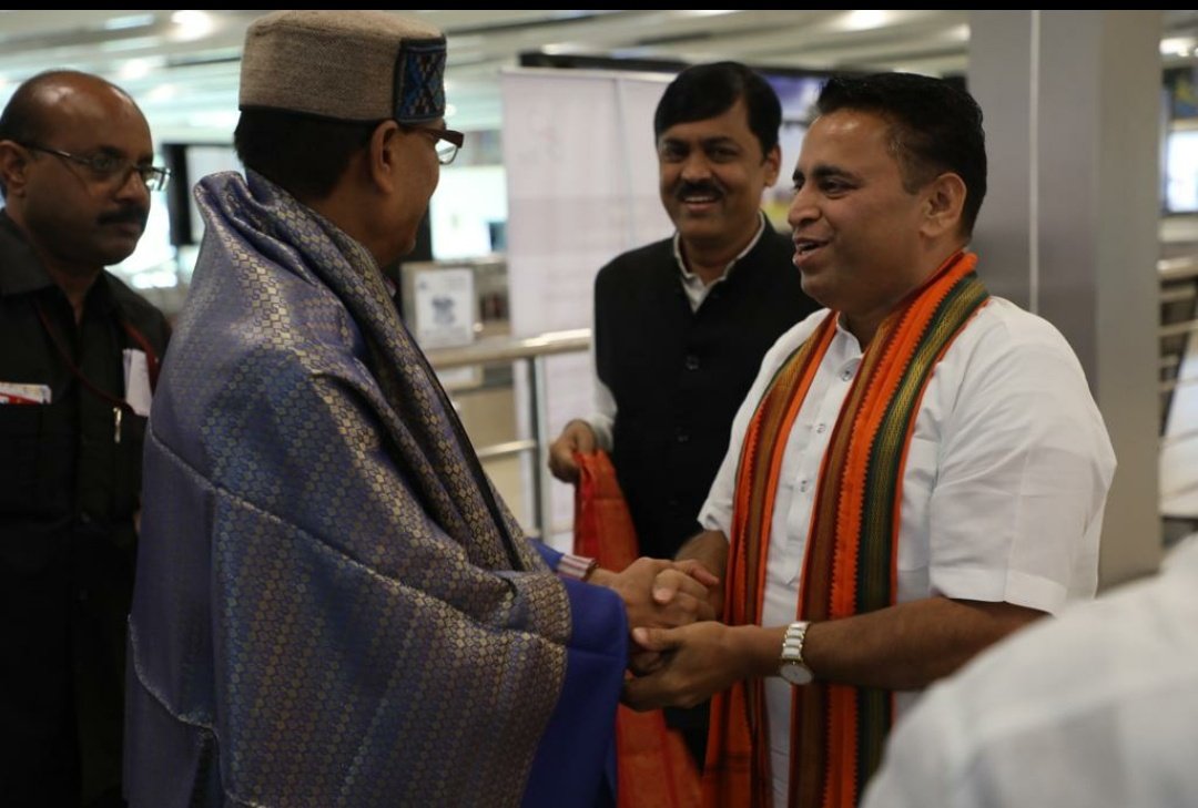 Welcomed former MP CM &amp; National In-charge of <a href="/BJP4India/">BJP</a> Membership Drive Shri <a href="/ChouhanShivraj/">Shivraj Singh Chouhan</a> Ji at Vijayawada Airport.
He will participate in various programs  and will address intellectual meet. His visit will boost the morale &amp; confidence of our Karyakartas
#BJPMembership