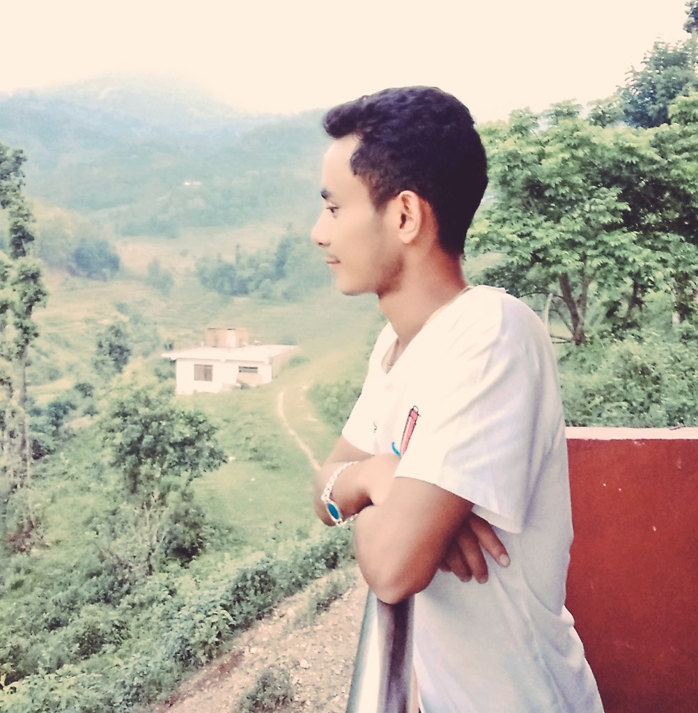मुझे ना हुकुम का एक्का बन्ना है 
ना रानिका बादसाह 
हाम्म जाेकर ही सहि है
जिसका नसिब मे अाएगा बाजि पलट देगा
