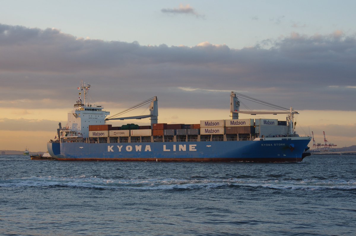panamaru2's tweet photo. #Kyowa_Shipping_Co_Ltd #KYOWA_STORK #IMO9820790 #GENERAL_CARGO GRT 12,592t B-2018 arriving in #Daikoku_Pier Yokohama
21/01/19 朝焼けの中 #協和海運 #多目的貨物船 #KYOWA_STORK が #大黒ふ頭に入港 現在は #BUSAN に停泊中 姉妹船 #KYOWA_FALCON
#shipsinpics 21/01/19 https://t.co/Ev3zMa6Tns