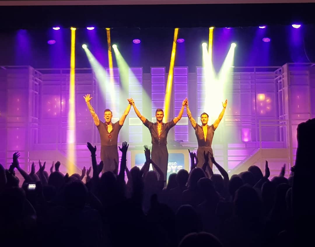 JoyShutt's tweet photo. @HeresTheBoys Incredible show in Wrexham last night 😍 Kai had big boots to fill but did an awesome job. Thank yoouuu thank yoouuu for a great night! 👌❤🎉 @AljazSkorjanec @gorkamarquez1 https://t.co/GdT0Afbbva