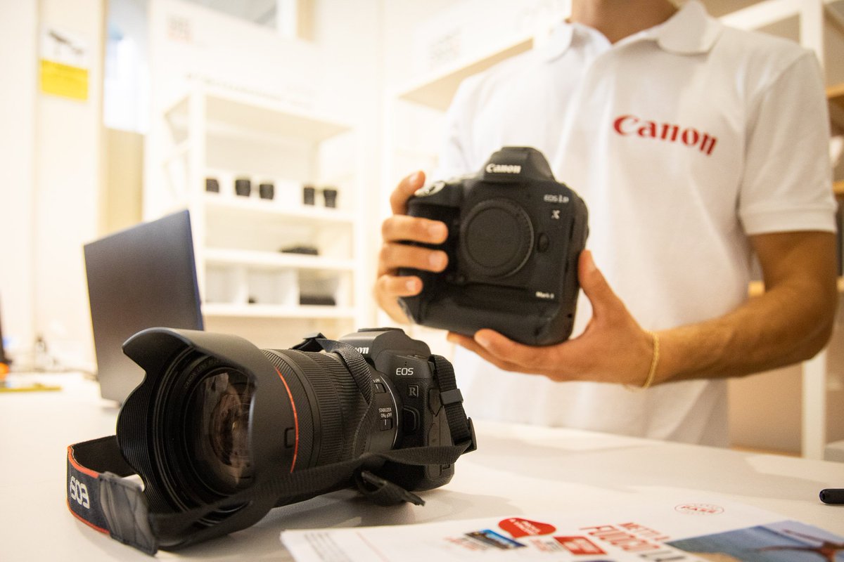 CanonItaliaSpA's tweet photo. Ultima giornata del nostro corner Touch & Try a @CortonaOTM.
Ci trovate ancora oggi dalle 10.00 alle 13.00 al Bookshop.
Vi aspettiamo per provare gratuitamente fotocamere e ottiche
#EOS e #EOSR!
#COTM2019 #LiveForTheStory https://t.co/HlGWeZX1ho