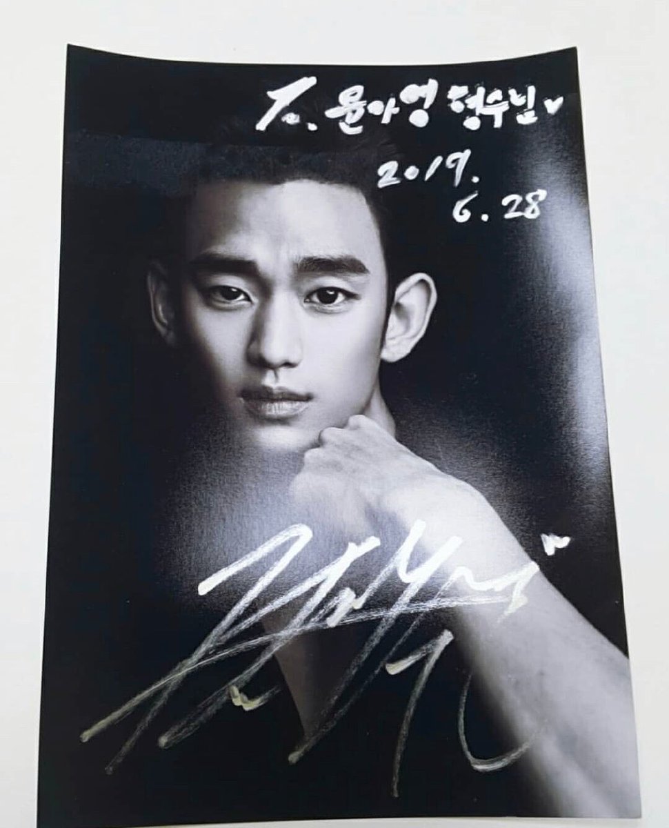 #KimSooHyun #김수현 ’s autograph for his comrade  
cr. ayoung8320