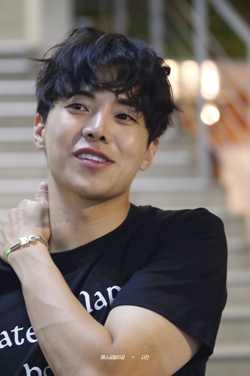_S0120__pic's tweet photo. 2019.07.13
연극 #어나더컨트리 퇴근길
가이베넷 #박은석 https://t.co/6yZbIEwJZw