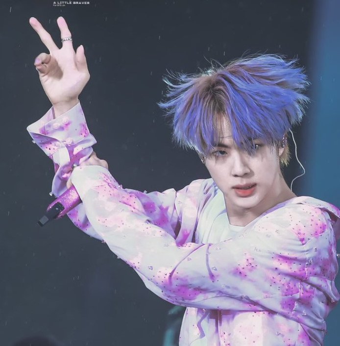 JinSofty's tweet photo. I still can't believe this is same person. 
#jin https://t.co/X2ABCW6FGX