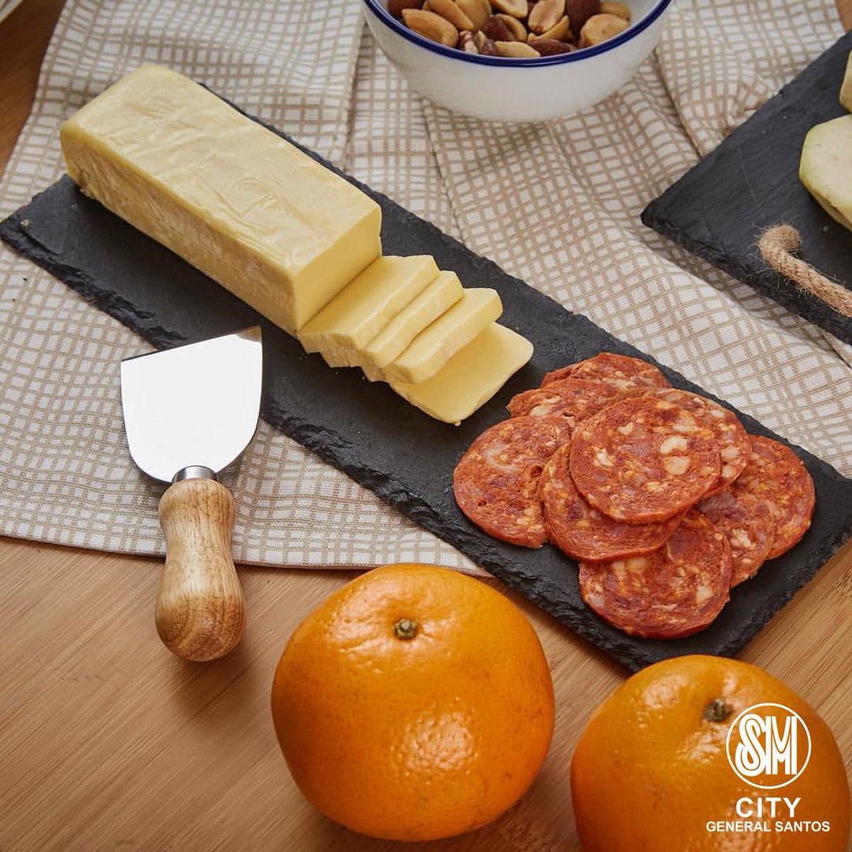 SMGeneralSantos's tweet image. It’s all about the details when it setting up your table for entertaining guests! 

Make that meat and cheese platter look extra special with the subtle and sleek design of this Slate Serving tray.  Get all your dining needs at SM Home.

#FeelathomewithSMHome
#ServingEssentials
