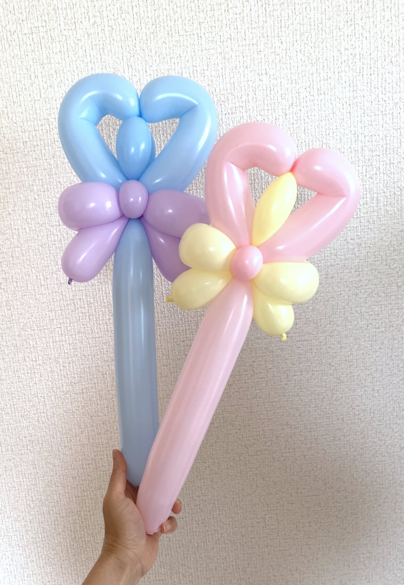 みこぞぅ 今日はローズさんとハロウィンのアイデアを考えつつ バルーンの練習会 まーちさんのハートステッキ可愛いのでまねっこさせていただきました バルーンアート ハートステッキ まーち T Co Hlupypwozw Twitter