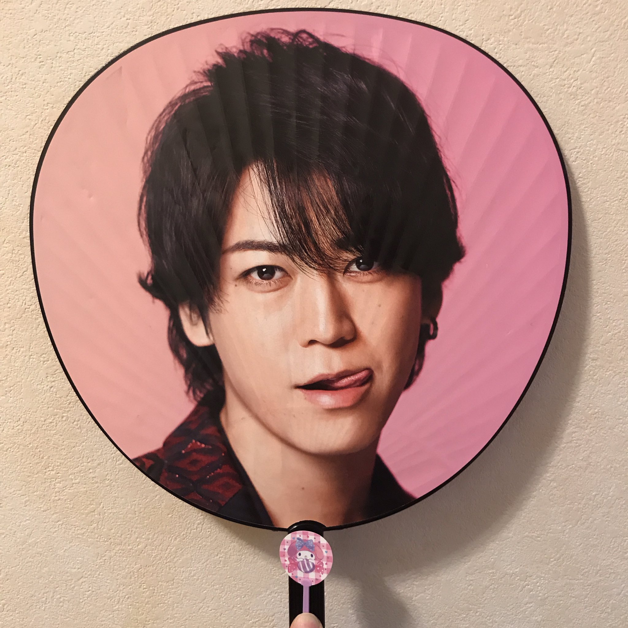 のり塩 A Twitter これが産まれたばかりのうちわの赤ちゃんです かわいいですね うちわの赤ちゃん はお母さんのミルクを飲み いろんなものを扇ぎながら大きくなり 3年の月日を経て皆さんの知る成体のジャンボうちわになります いよいよ巣立ちの