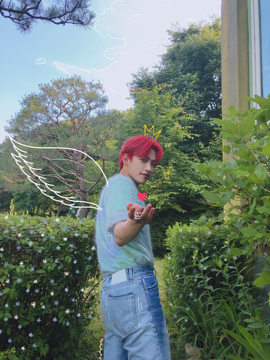ateezqtbot's tweet photo. our crown leader, joong ✨💫✨🌟 https://t.co/HJUksb2C2b