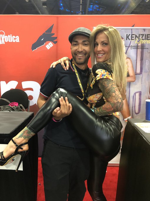 Best porn moment of the year not on a set was meeting @msjaninelinde So amazing sweet and nice. https://t<a href="/tag/mvsales"class="tags"><span>#mvsales</span></a><a href="/tag/mvboys"class="tags"><span>#mvboys</span></a>