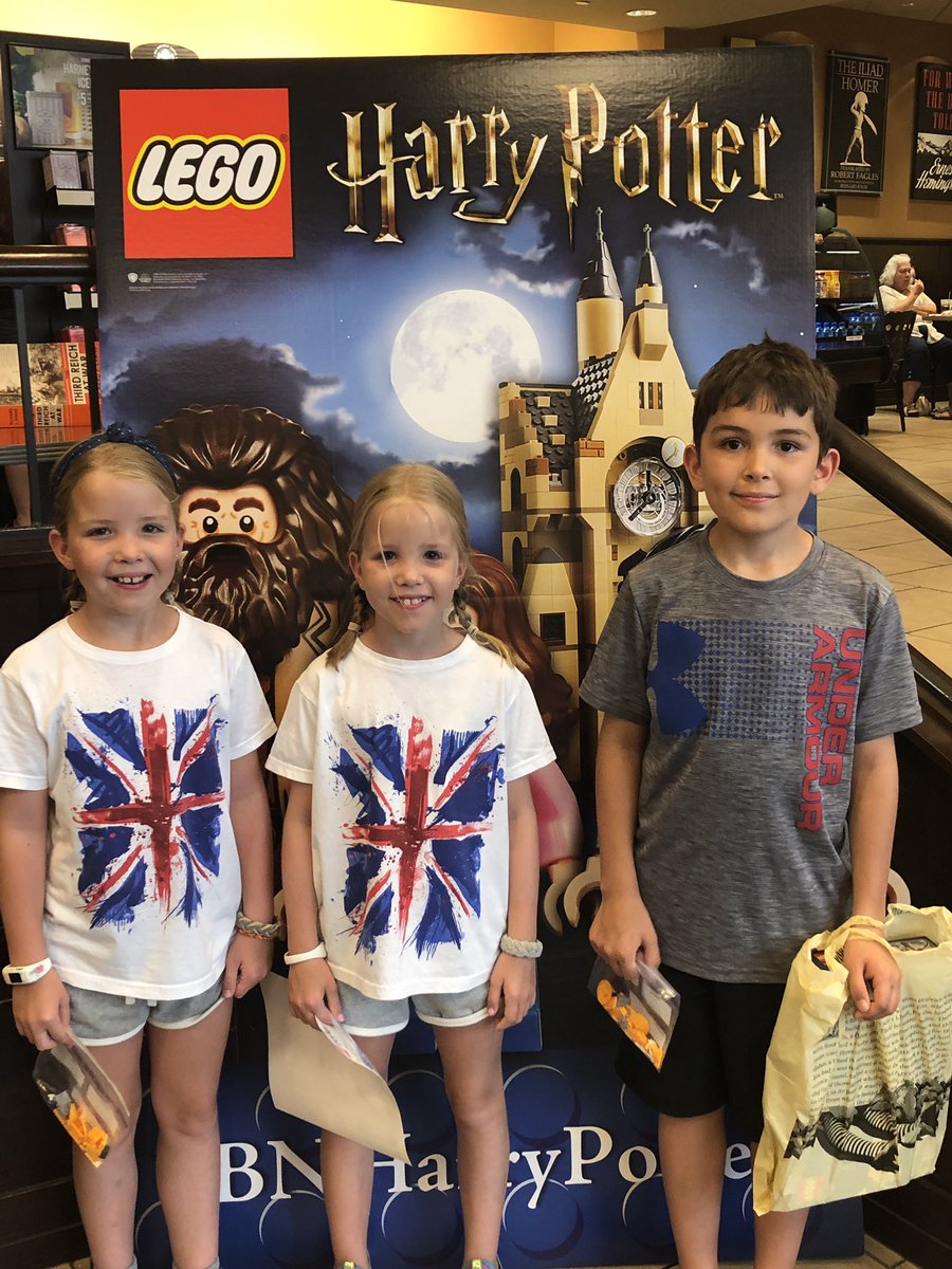 Very happy to get their Lego Golden Snitch from <a href="/BNBuzz/">Barnes & Noble</a> #BNHarryPotter today 💛