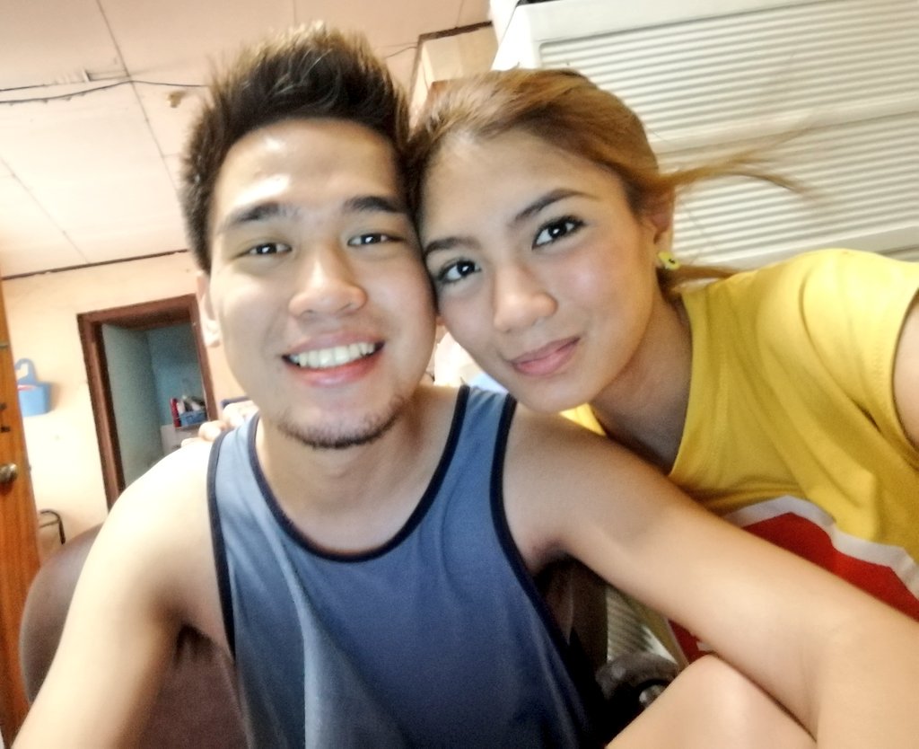urJoy's tweet photo. Solo ko siya kahapon at hindi ako 3rd wheel sakanila ni kuya hihi💞😂 #picturemunabagomatisod #musthavesnacks #MarioKart https://t.co/cOyng8kD3e