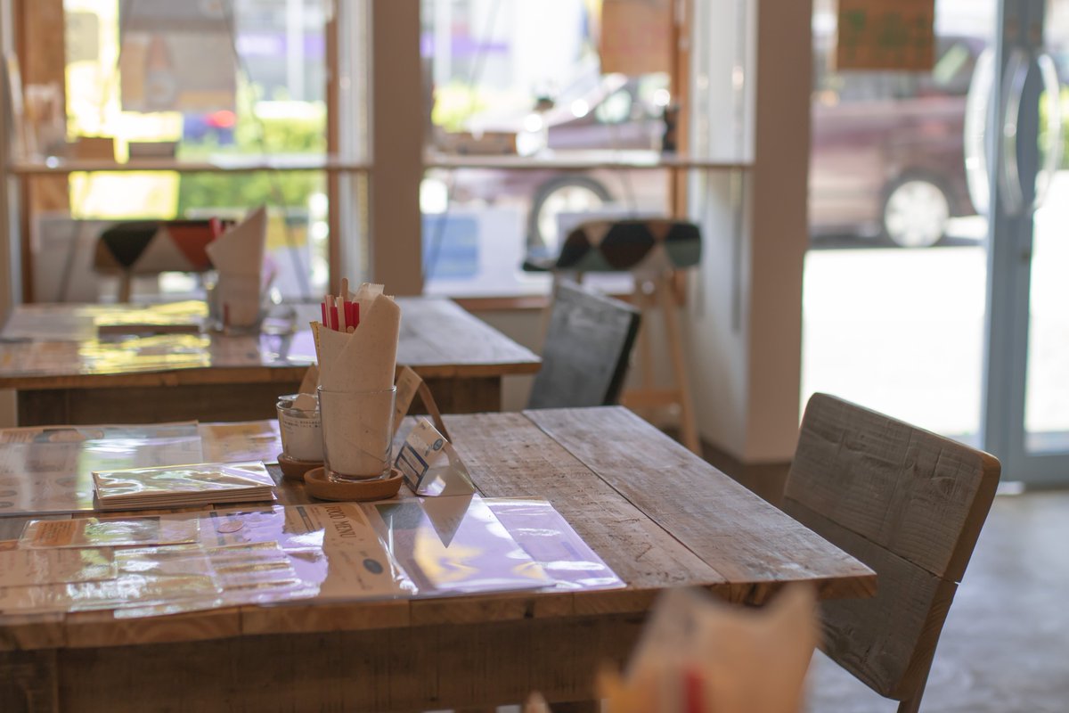 ももんがカフェ ロースタリー En Twitter 高台のカフェ 風が心地よいです 気温が高いですね 高台にあるカフェ では風が気持ちよくちょっぴり高原のようです 近くに大きな公園もあります 公園の植物園では様々な植物がお花を咲かせていますお散歩やサイクリング