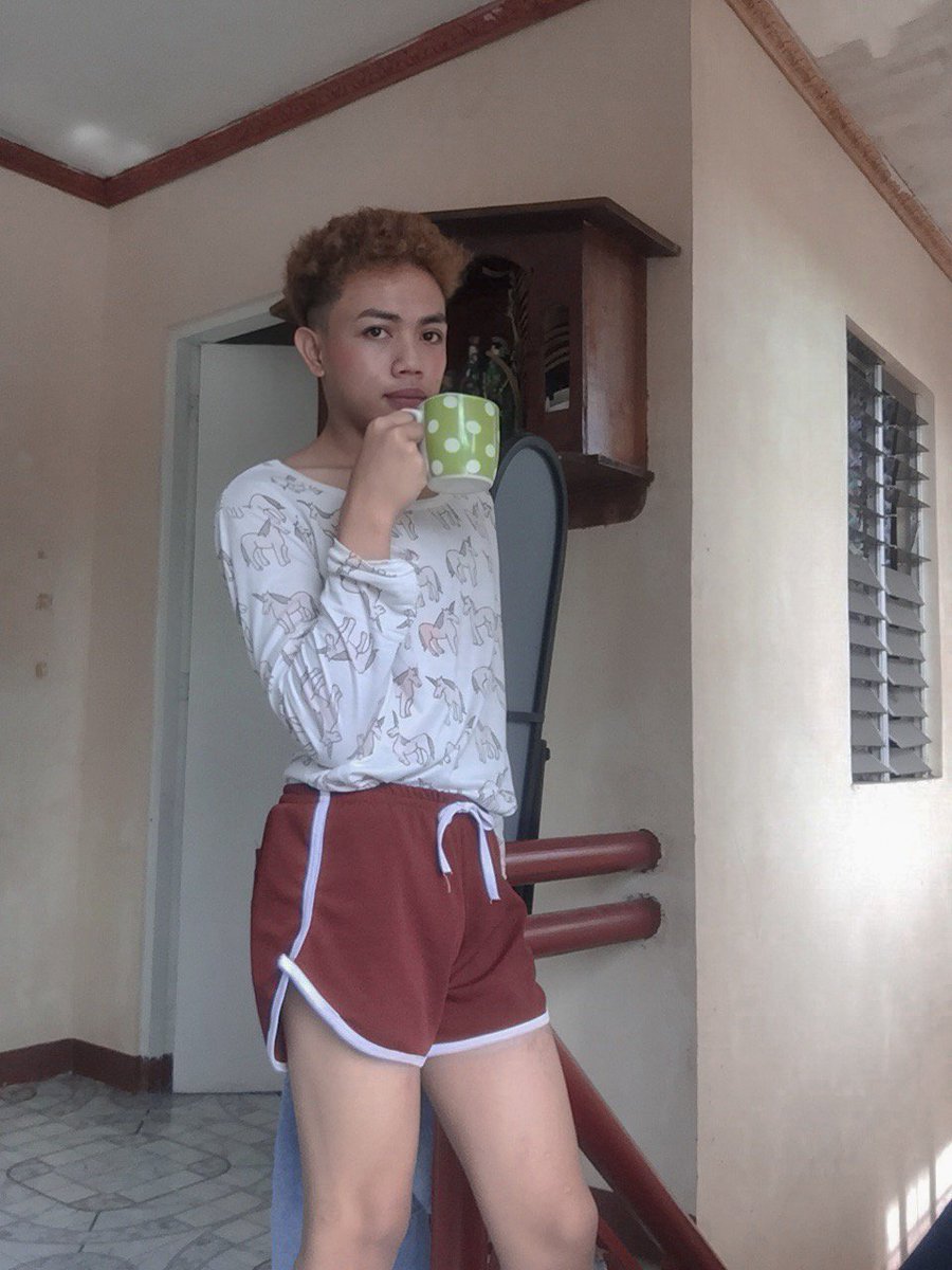 MarkyVlog's tweet photo. I am sexy and i know it 
#sexy #boldstar #horny #CoffeeIn5Words #pantyhose #love #follobackforfolloback #page #tweetme #LGBT #LGBTQIA https://t.co/0QIRcyhSzf