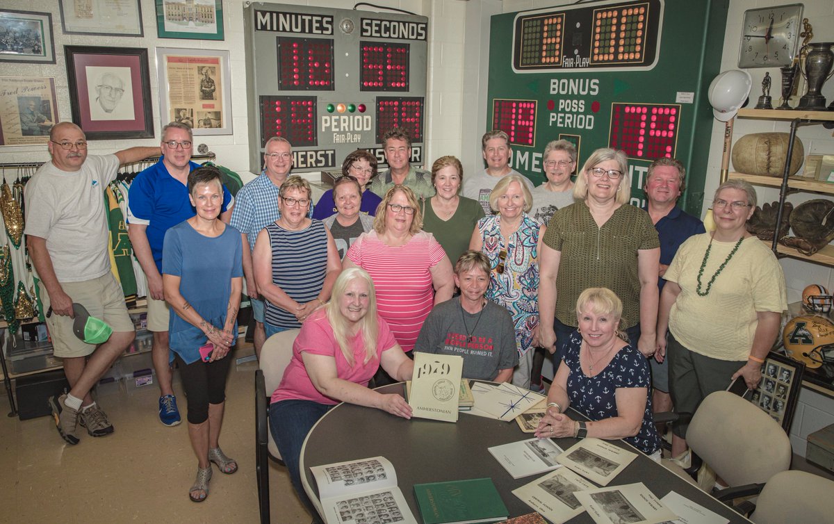 CometAlumni's tweet photo. It was a pleasure hanging out with members of the class of '79 during their 40th reunion school tours.  Thanks for being a great group!

Looking forward to seeing 1969, 1974, 1989 and 1999 in the coming weeks! https://t.co/4shHltoEoM