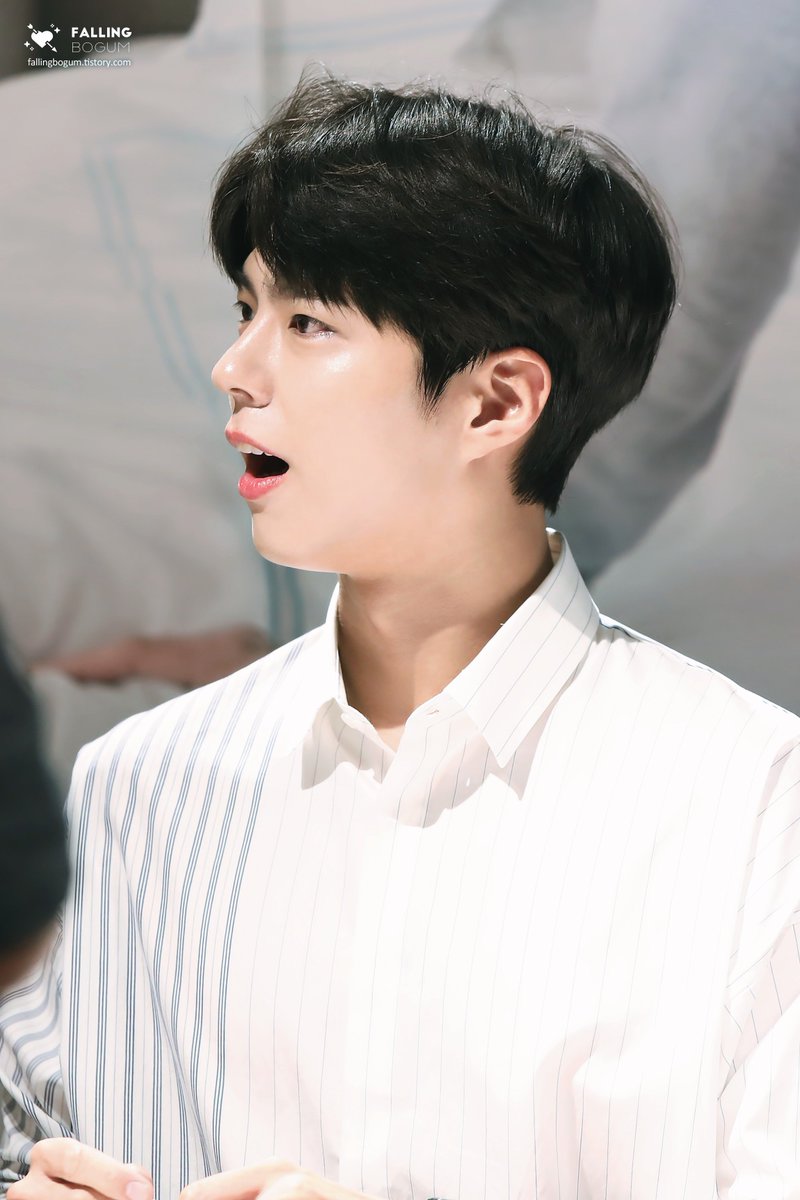 falling_bogum's tweet photo. 190713 에이스침대 팬사인회

@BOGUMMY 
하늘엔 별이 떠있고 너 만큼은 빛나질 않아
모든 순간이 너로 인해 의미를 갖게 돼♪

▶https://t.co/ybu5YHUdam
▶https://t.co/DDA8RassHP
▶https://t.co/LMiFVsitZ6

#박보검 #에이스침대 https://t.co/CQlPzKDTny