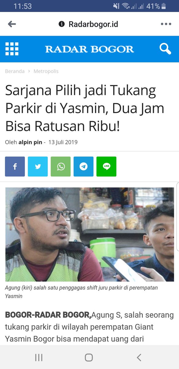 Lulusan sarjana S1 tapi milih jadi tukang parkir di tempat rame di kota Bogor. 

Dua jam kerja dapat Rp 200 ribu. Kalau weekend bisa dapat Rp 400 ribu. 

Dia memang sengaja milih jadi tukang parkir krn penghasilan lbh tinggi dg jam kerja fleksibel. Mantapp.