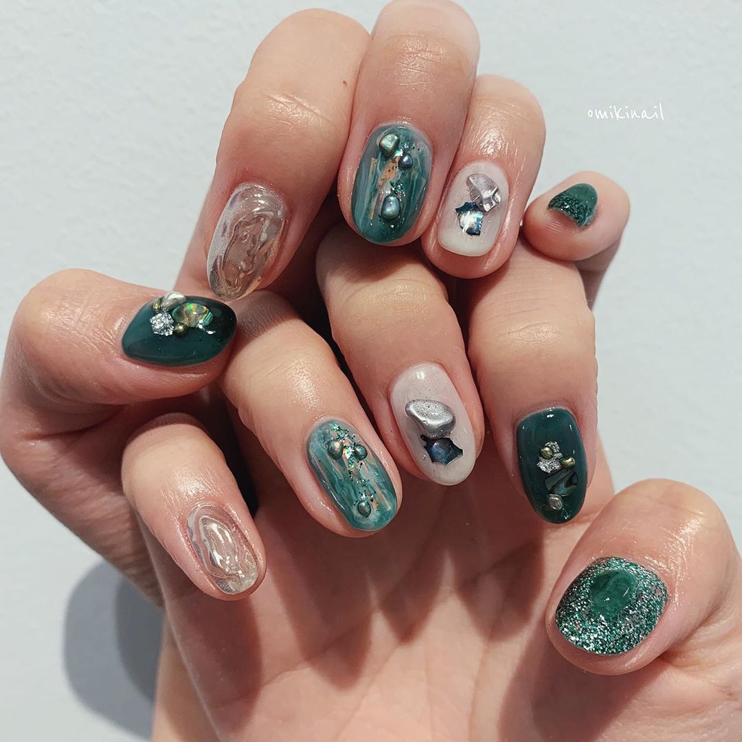 Mery בטוויטר 夏は 左右非対称ネイル で個性を出しちゃおう ぷるんとちゅるんとキラキラしたネイルをチェック ネイルデザイン ジェルネイル 夏ネイル T Co Sxbsbnq7o9