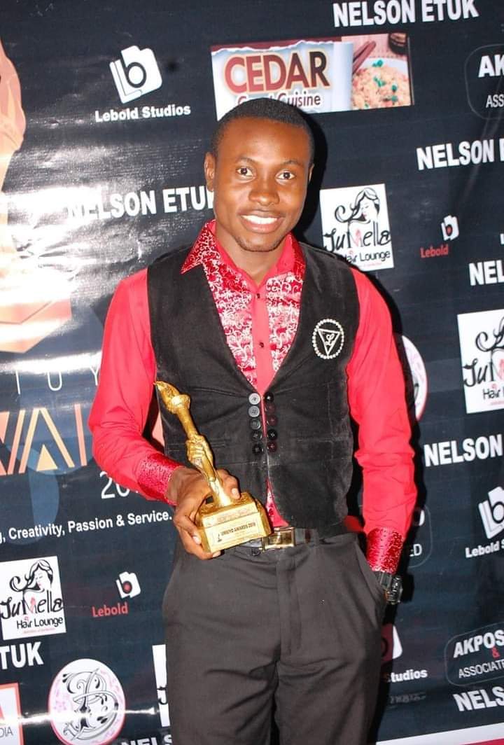 UniuyoSug's tweet photo. #UNIUYO SUG DIRECTOR OF INFORMATION, Comr. JOHN MFON JOHN recognized and celebrated as he emerged BEST TECH STUDENT OF THE YEAR 2018. #AWARD https://t.co/hGDct25jah