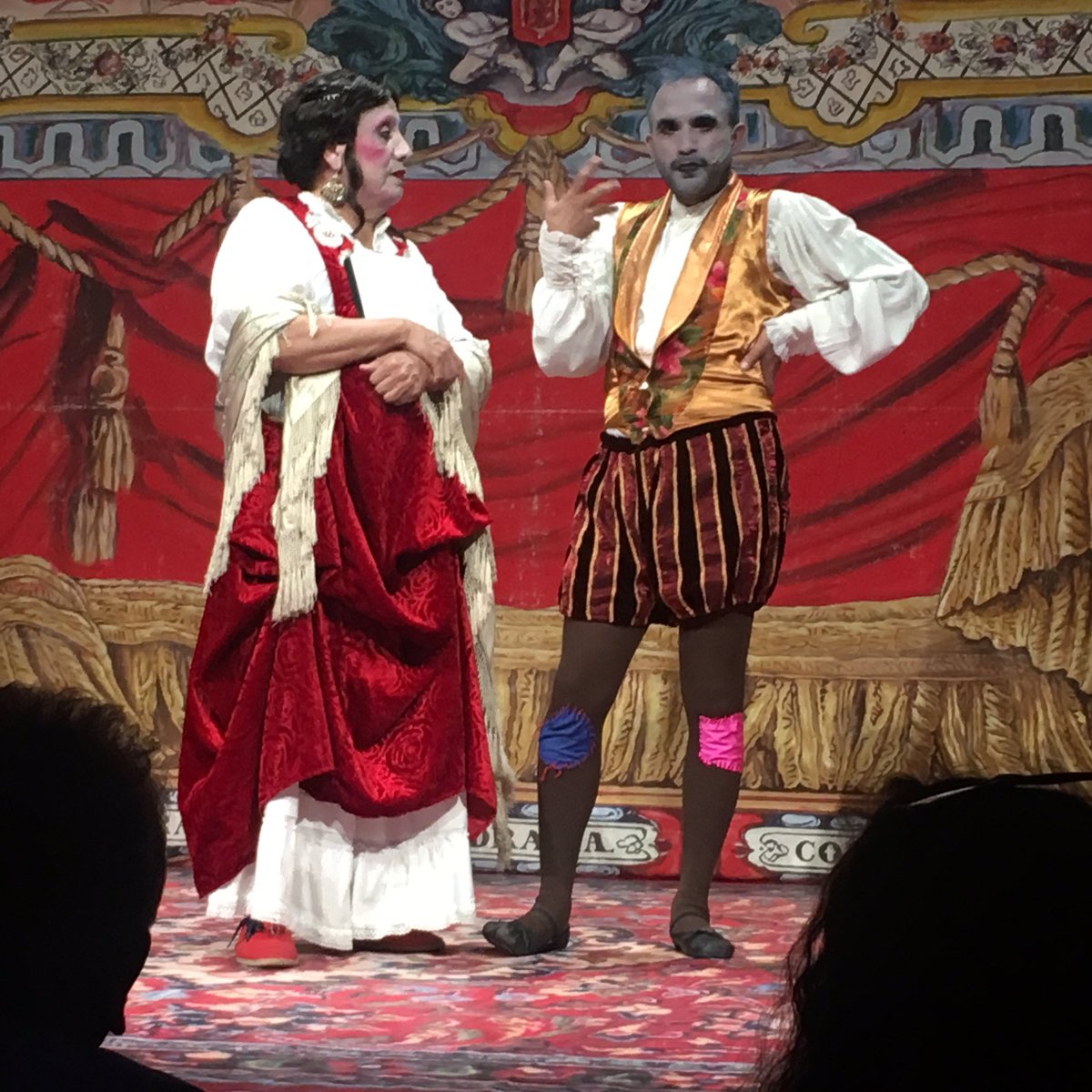 Robotania's tweet photo. Buenaza la obra ‘De Pícaros, Truhánes y actores’, con Tito Vasconcelos, con la que empezó el 2do Festival de Cabaret de Guadalajara. Gracias @ConjSantander y @PerspectivaEsc por la invitación, reí a montones🙌🏼 

#HagamosDelCabaretUnClasico https://t.co/Fb36n4ElSp
